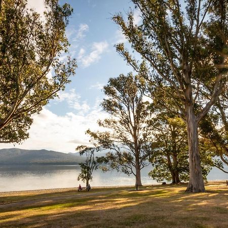 Hop, Skip And Jump To The Lake - Te Anau House Екстериор снимка