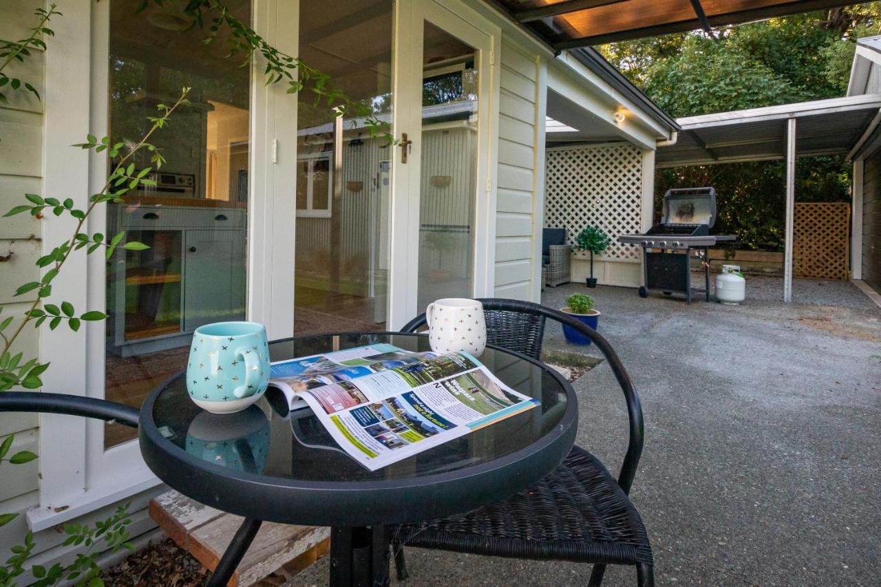 Hop, Skip And Jump To The Lake - Te Anau House Екстериор снимка