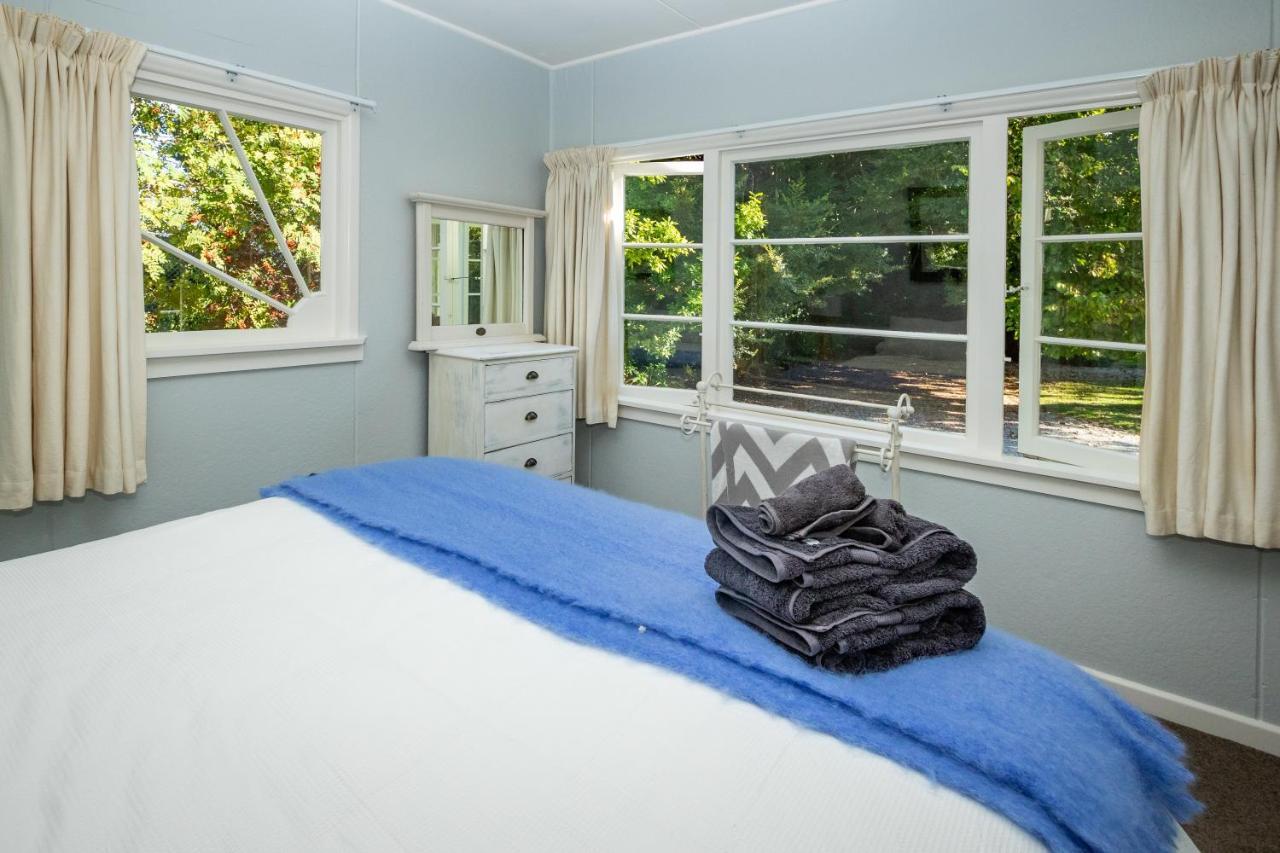 Hop, Skip And Jump To The Lake - Te Anau House Екстериор снимка