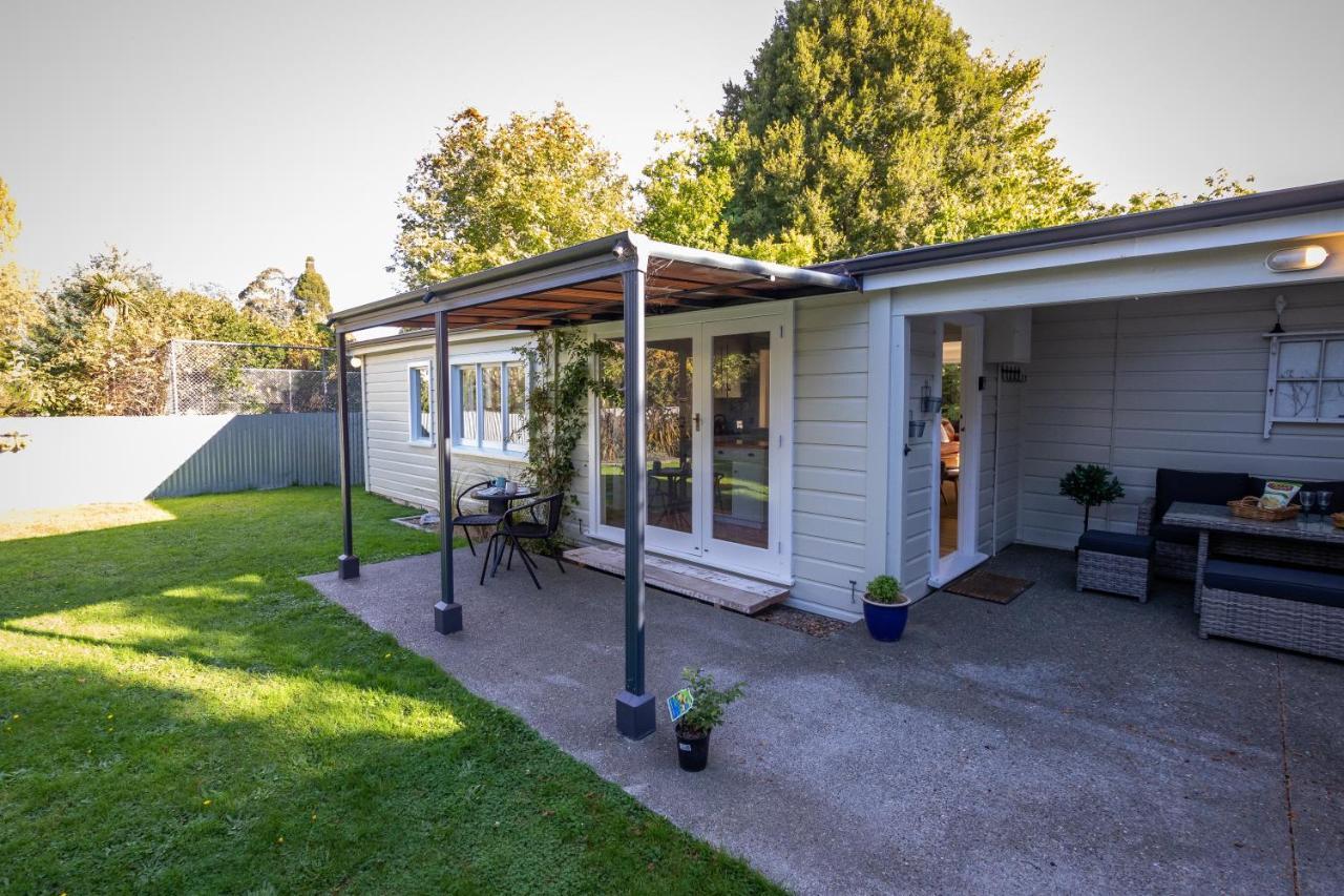 Hop, Skip And Jump To The Lake - Te Anau House Екстериор снимка