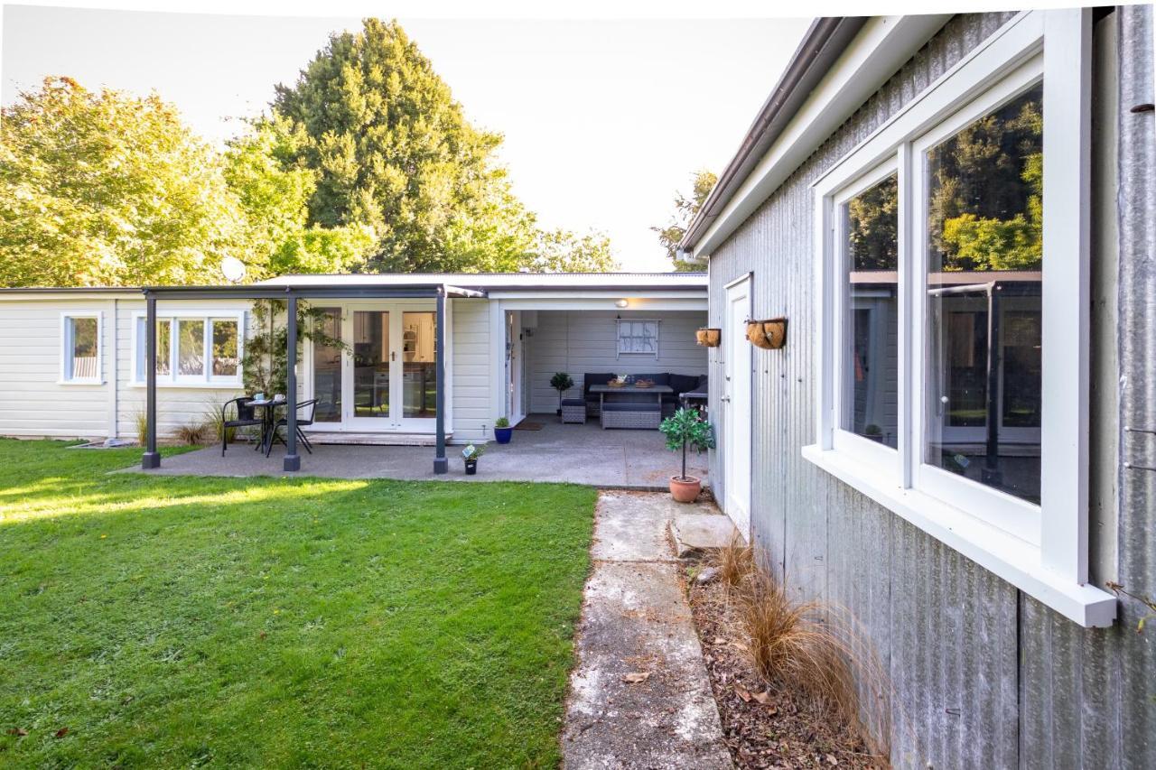 Hop, Skip And Jump To The Lake - Te Anau House Екстериор снимка
